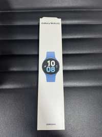 Продам Galaxy Watch 5 /44mm/ новые!