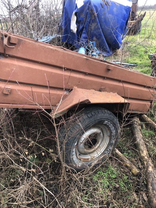 Remorca pe o axa si piesa pt remorci jud