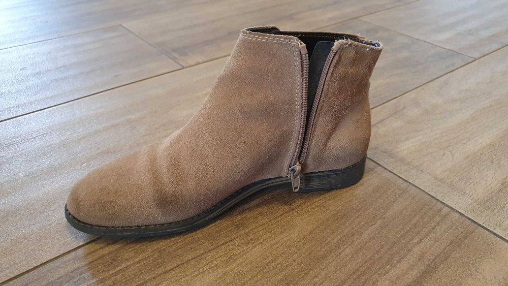 Ghete din piele intoarsa CCC