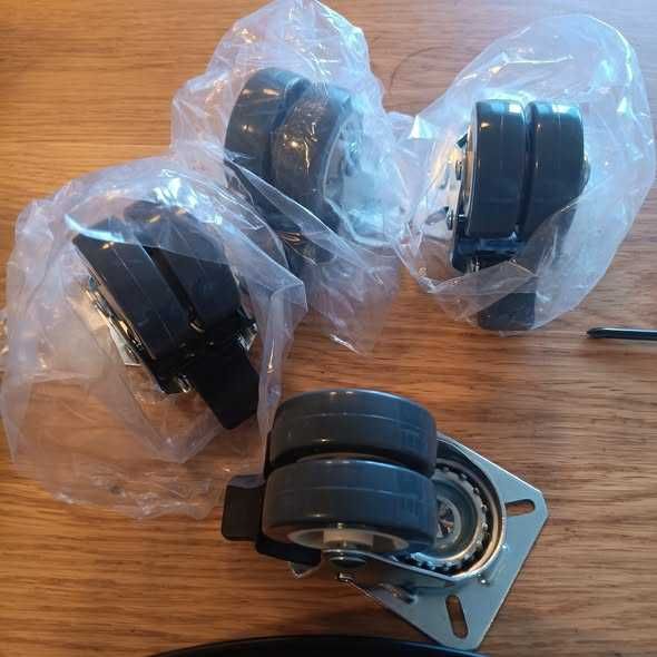 Регулируема поставка на колела за саксии (35–48 см)