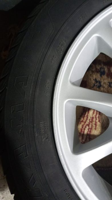 Продам 2 шины с дисками