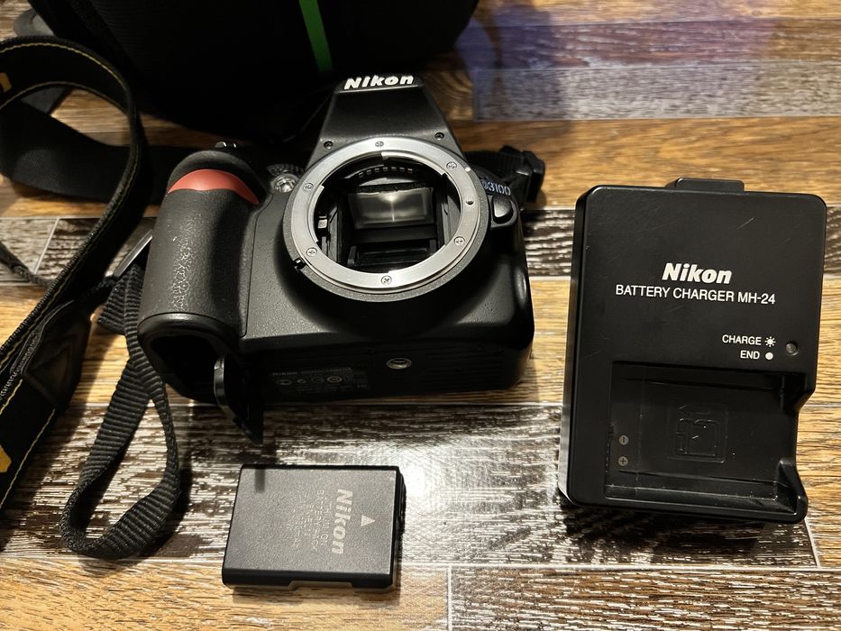 Nikon D3100/на 5500 кадъра/