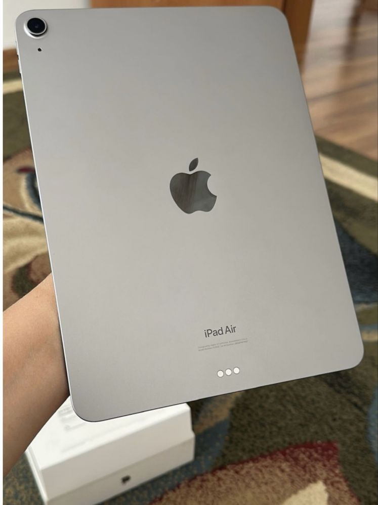 Продам ipad air 11 вместе со стилусом ПРО  (стоит стекло + 2 чехла)
