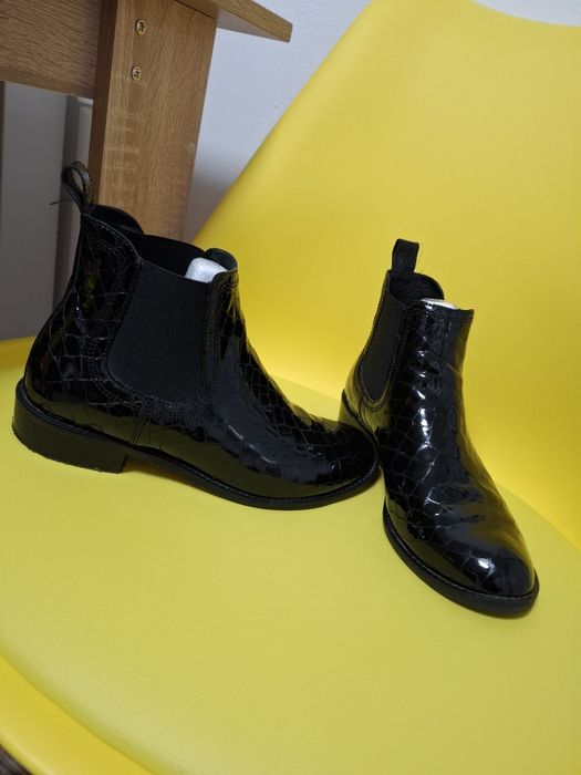 Ghete  lac piele naturala