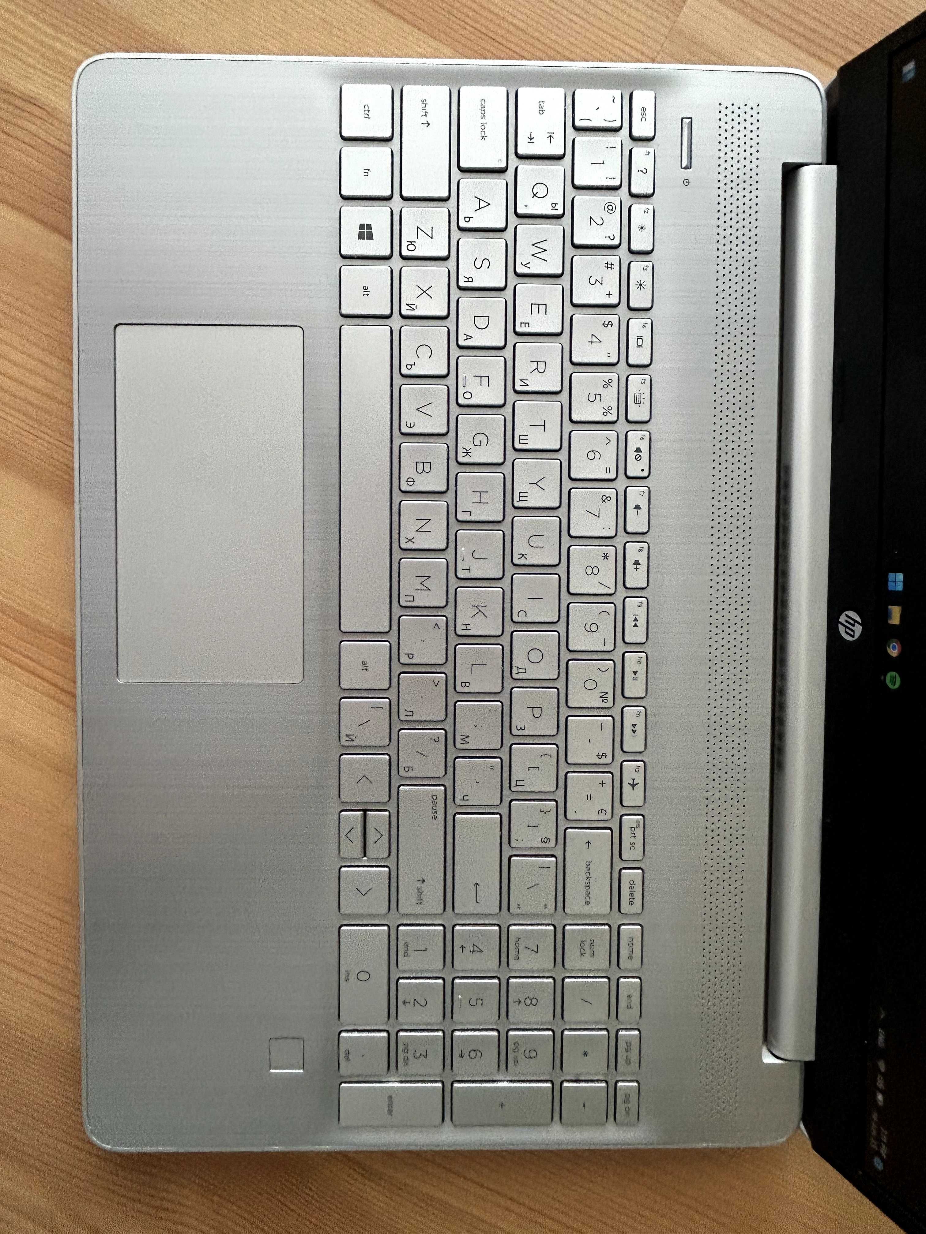 Лаптоп HP 16 GB 1 TB SSD AMD Ryzen 5 2021 15,6"