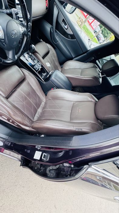 Infiniti qx70 sau fx30ds