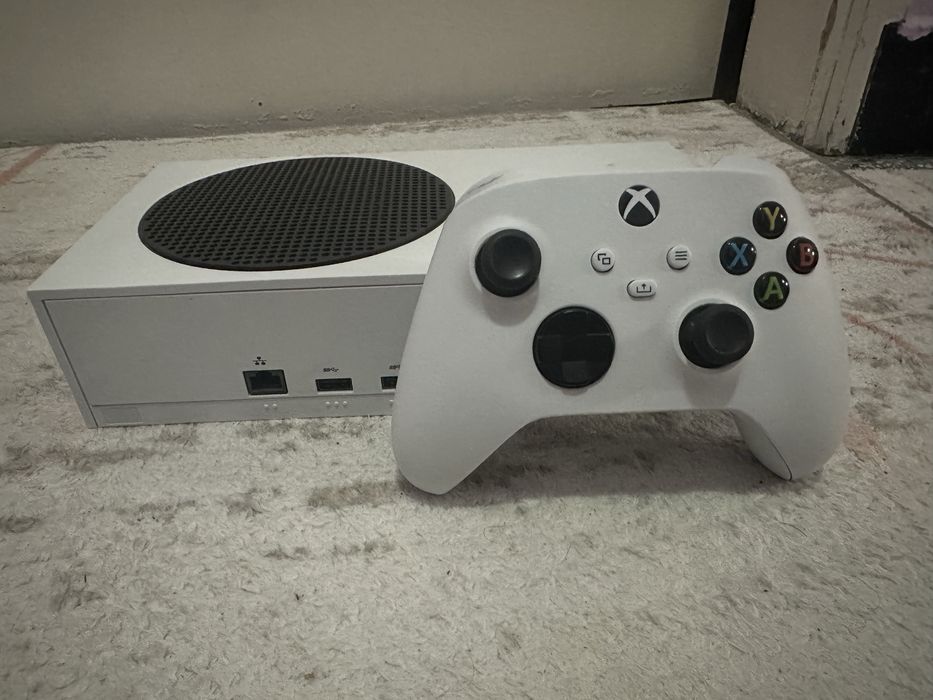 Xbox series S! състояние като ново