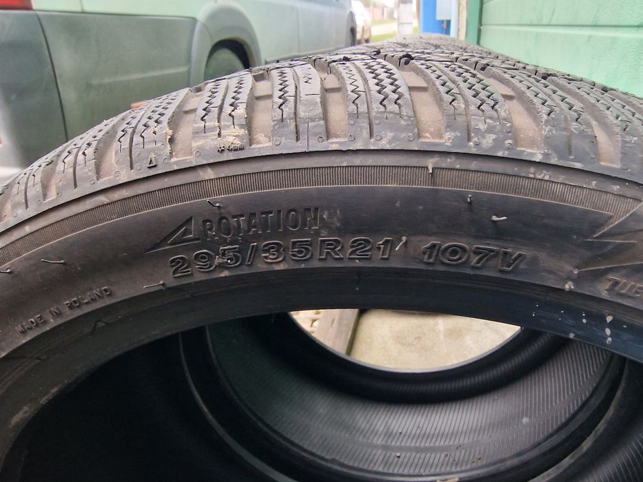 Anvelope 295/35R21 marca Bridgestone, DOT 2022, 6.5 mm