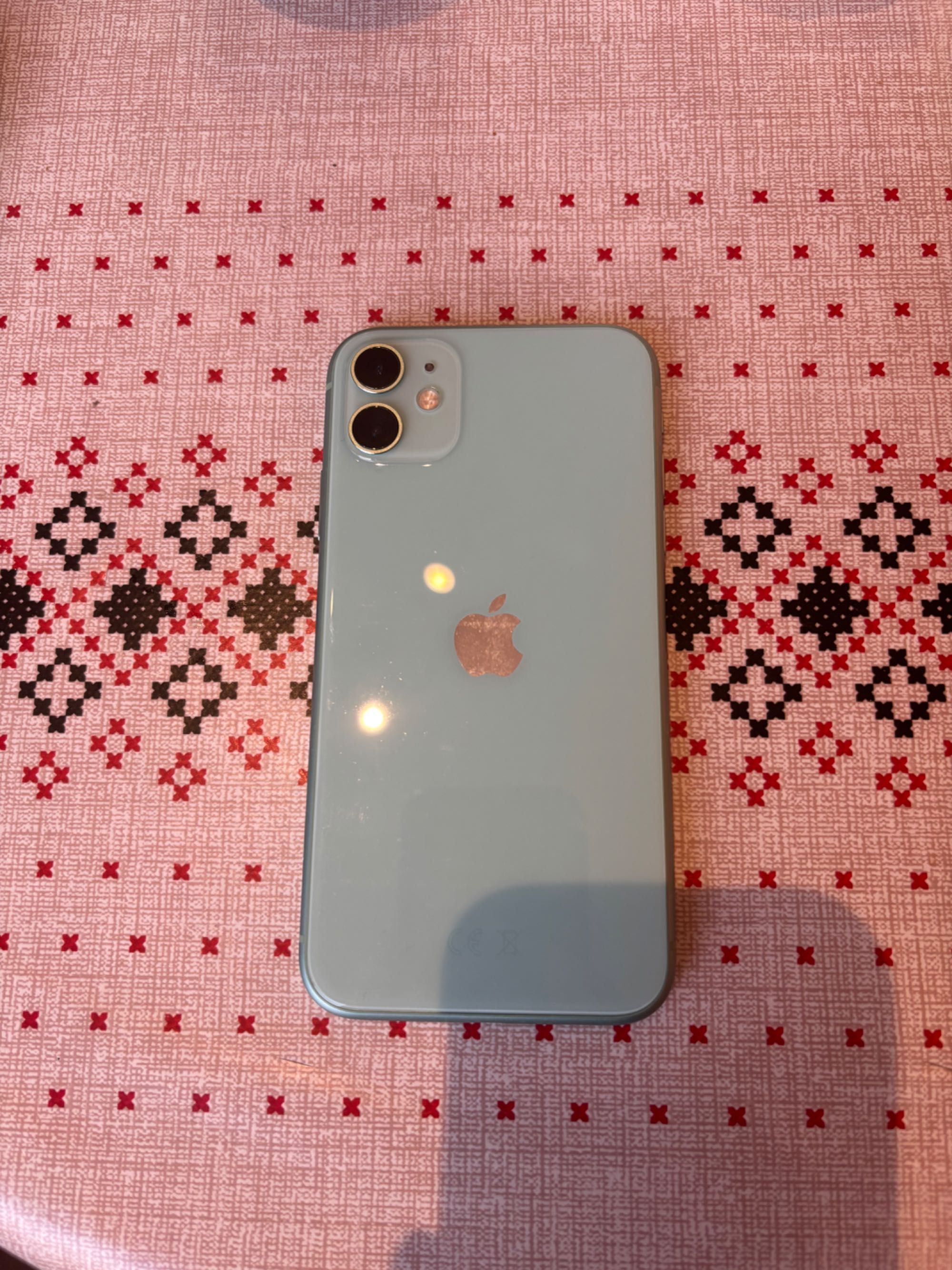 iPhone 11 в отлично състояние