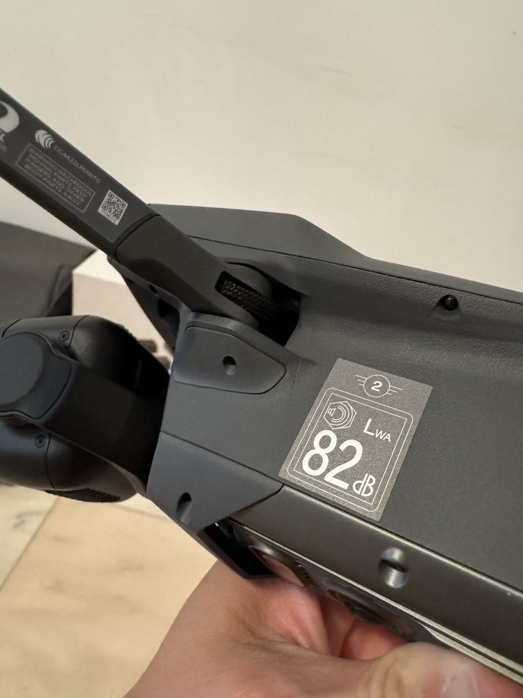 Drona DJI MAVIC 3 PRO cu 3 camere 5,1K zoom optic 3x si 7x impecabila