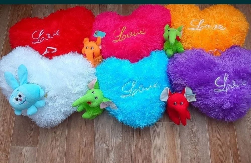 Мягкие подушки в виде сердечек