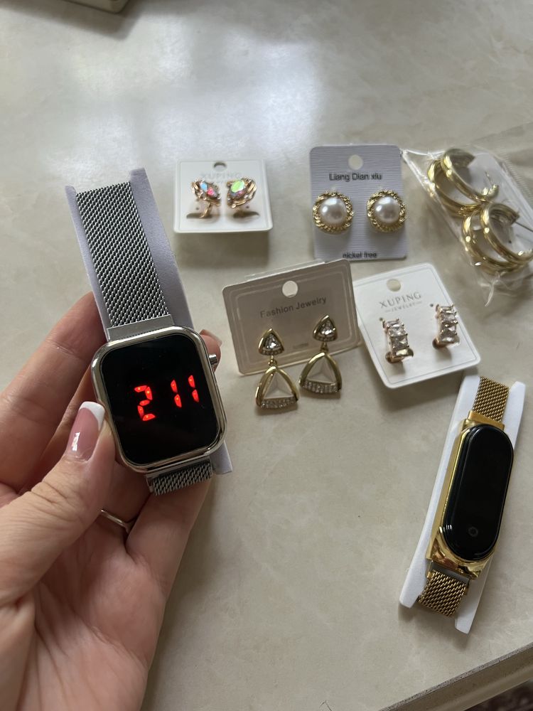 Серьги бижутерия часы по 25 тыс НОВЫЕ