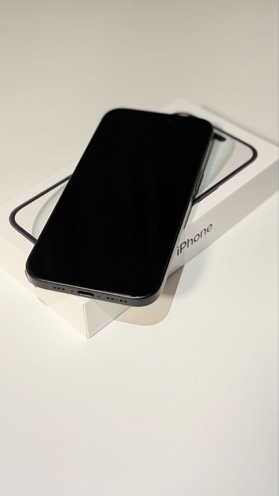 Vând iPhone 15 - Black