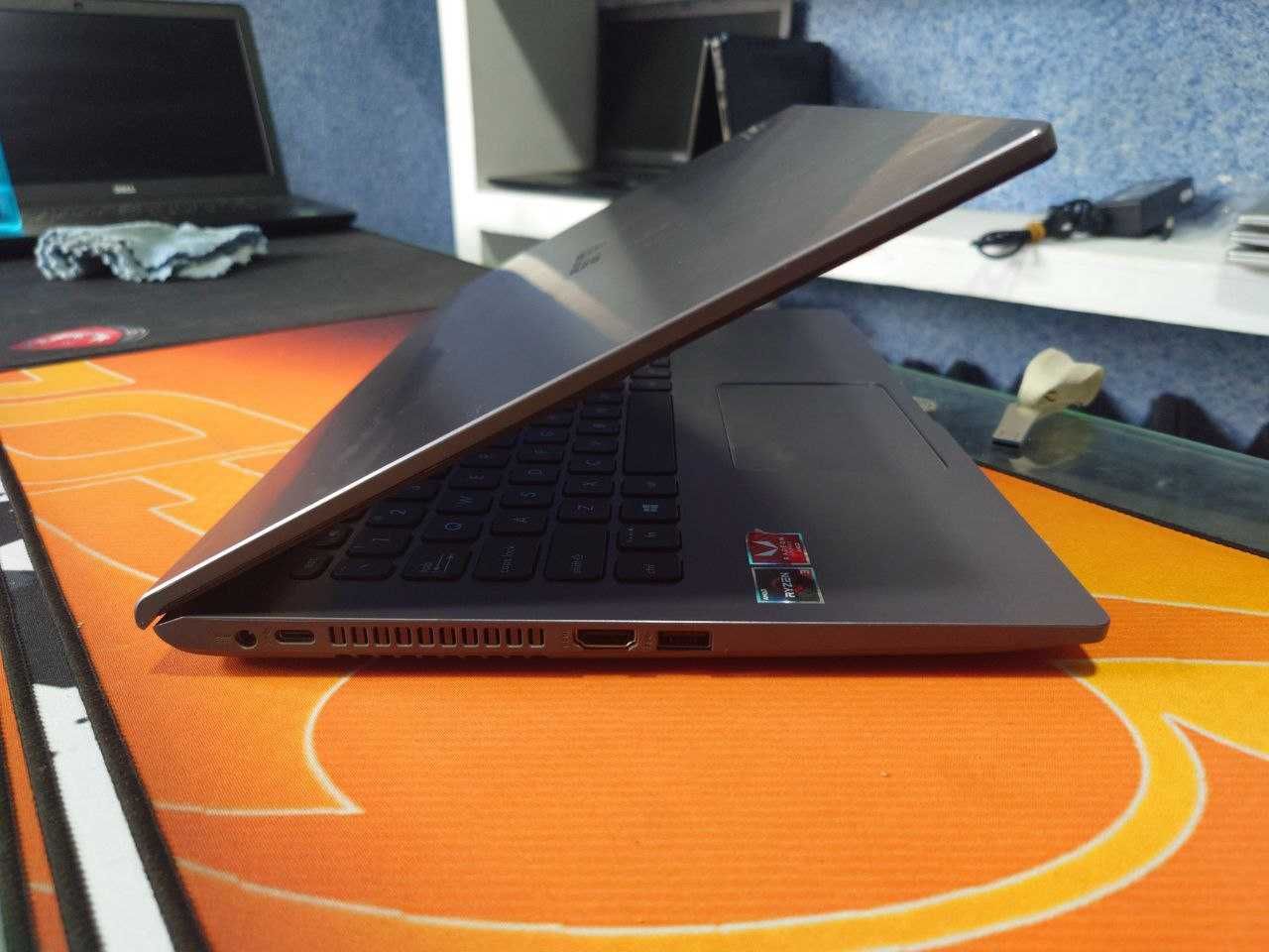 Asus Vivobook Ryzen 3-3200U/RAM 8GB/256GB SSD/Vega 8 2GB/15.6 FHD