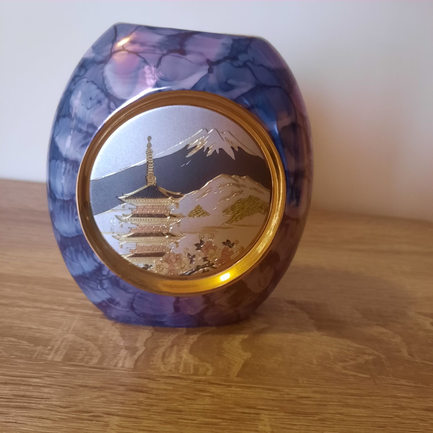 Vaza ce reprezinta muntele Fuji