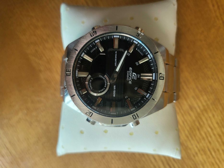 Продавам часовник EDIFACE ERA110D1AVE