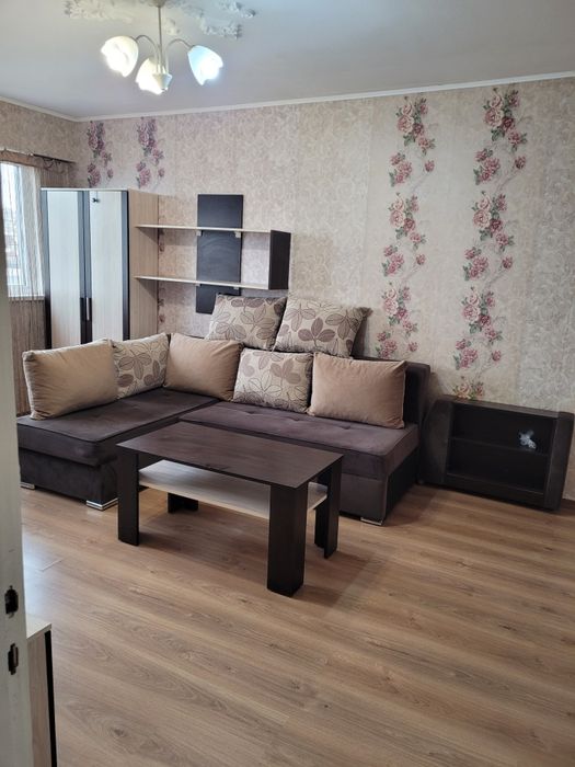 Давам под наем гарсниера