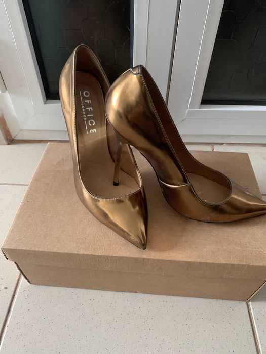 Pantofi stiletto