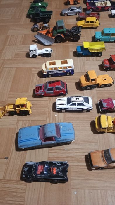 Продават се детски метални играчки