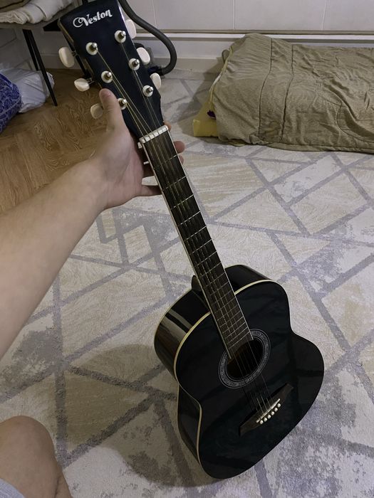 Гитара Veston черная
