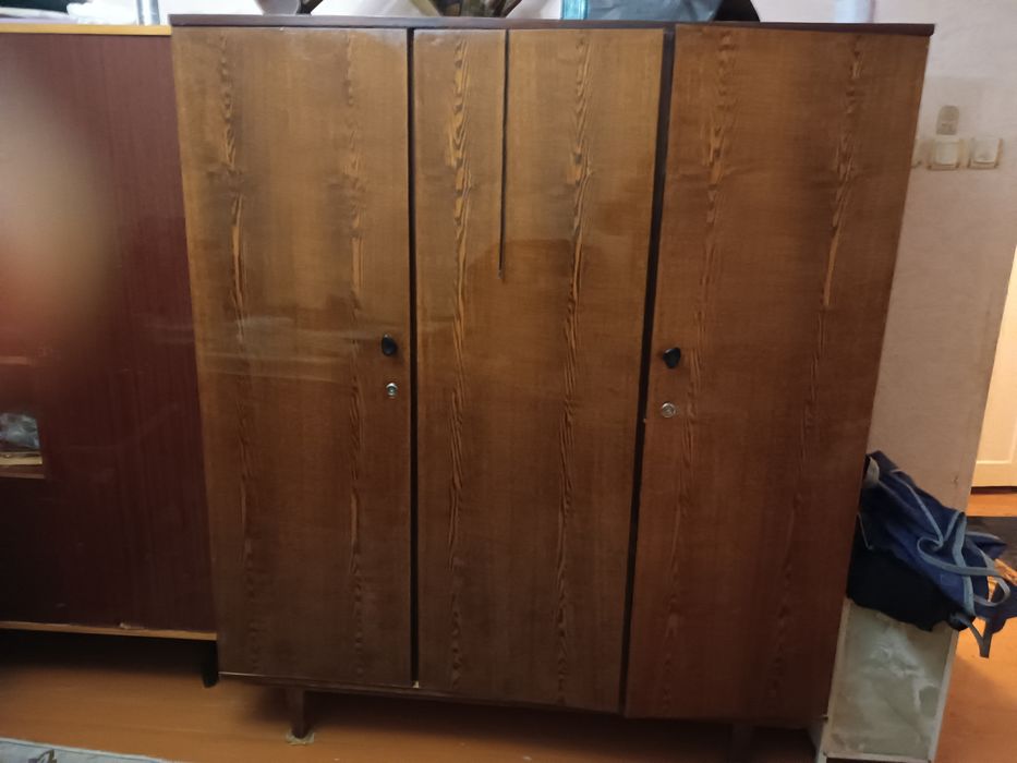 Отдам даром шкафы тумба трюмо в хорошем состоянии самовывоз