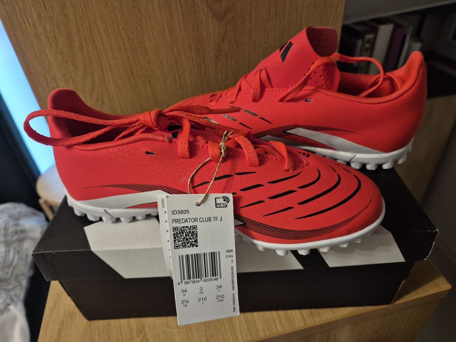 Adidasi Predatoe pentru sintetic marimea 34