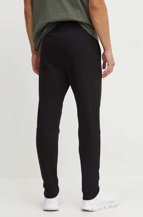 Спортно долнище EA7 Emporio Armani