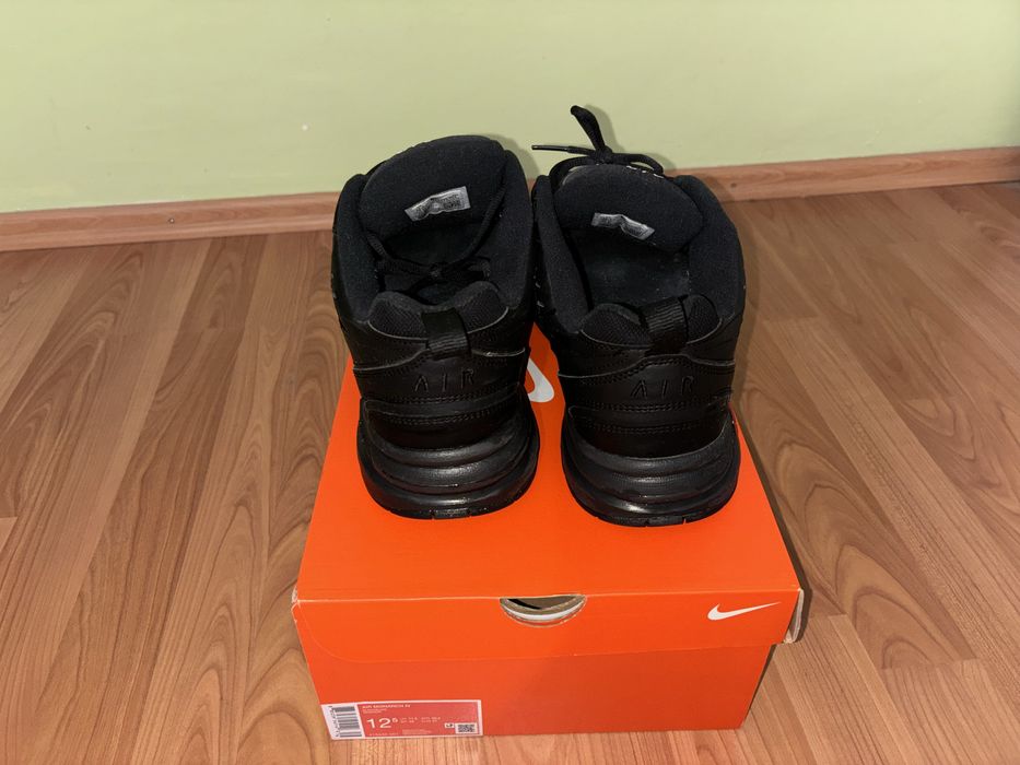 Adidasi Nike Air Monarch