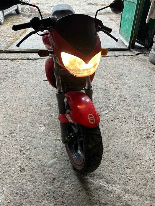 Vând scuter 180 gilera dna