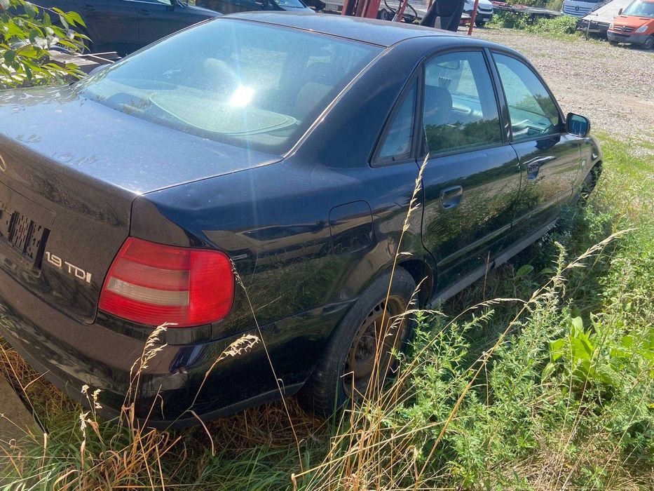 Vand Audi A4 B5 1.9 TDI PD 116CP pentru piese de schimb