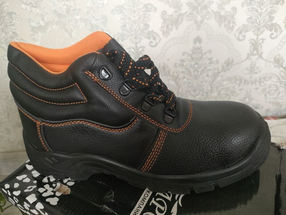 Мужские спецобувь сатылады 8000тг