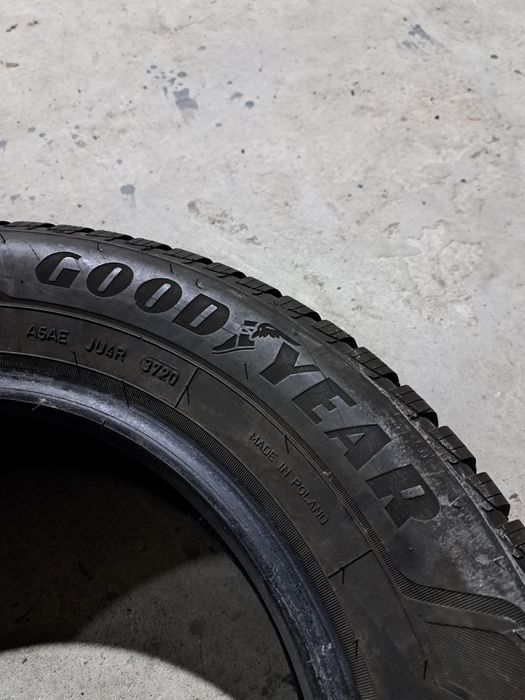 2 anvelope iarnă 195 65 r15 Goodyear