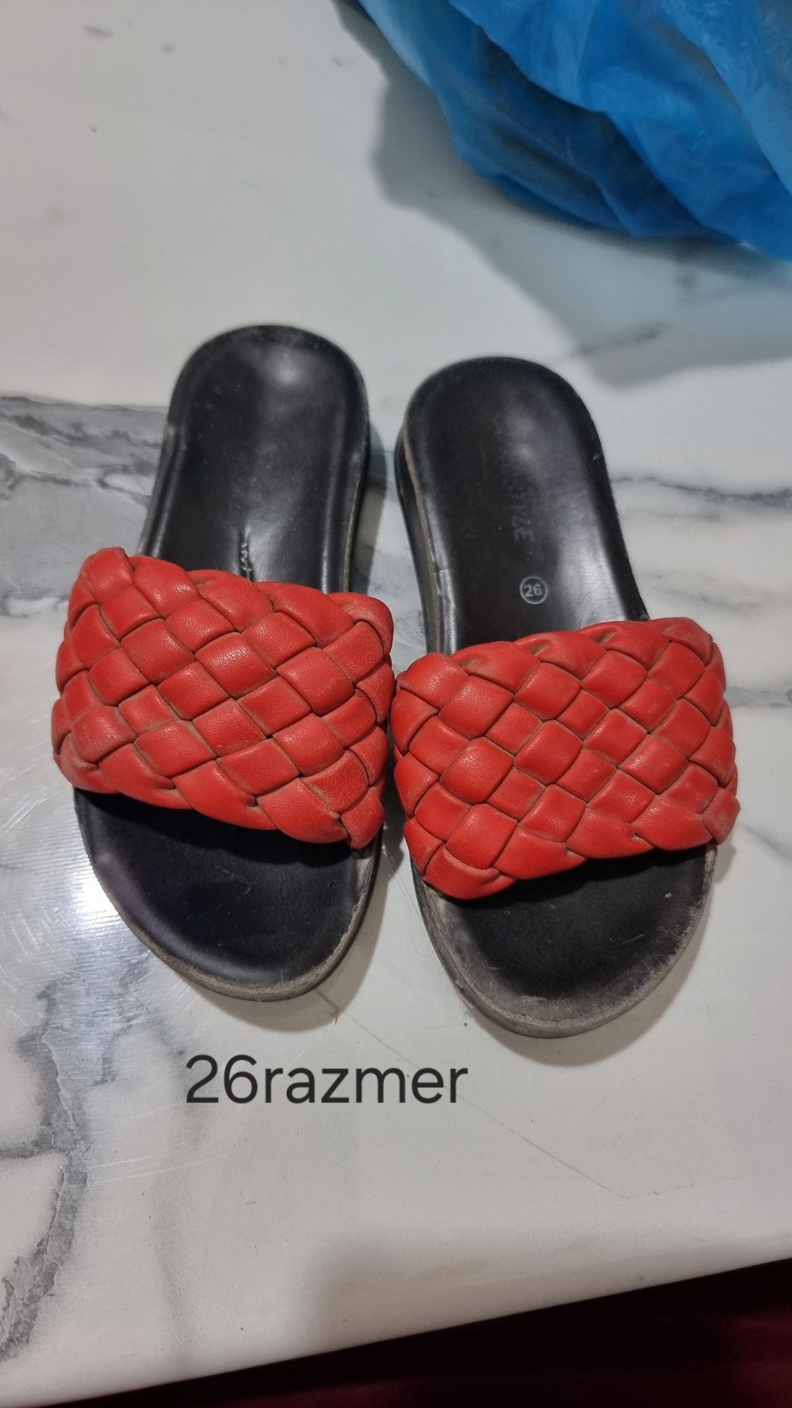 Oyoq kiyimchala b/u. Holati zur
