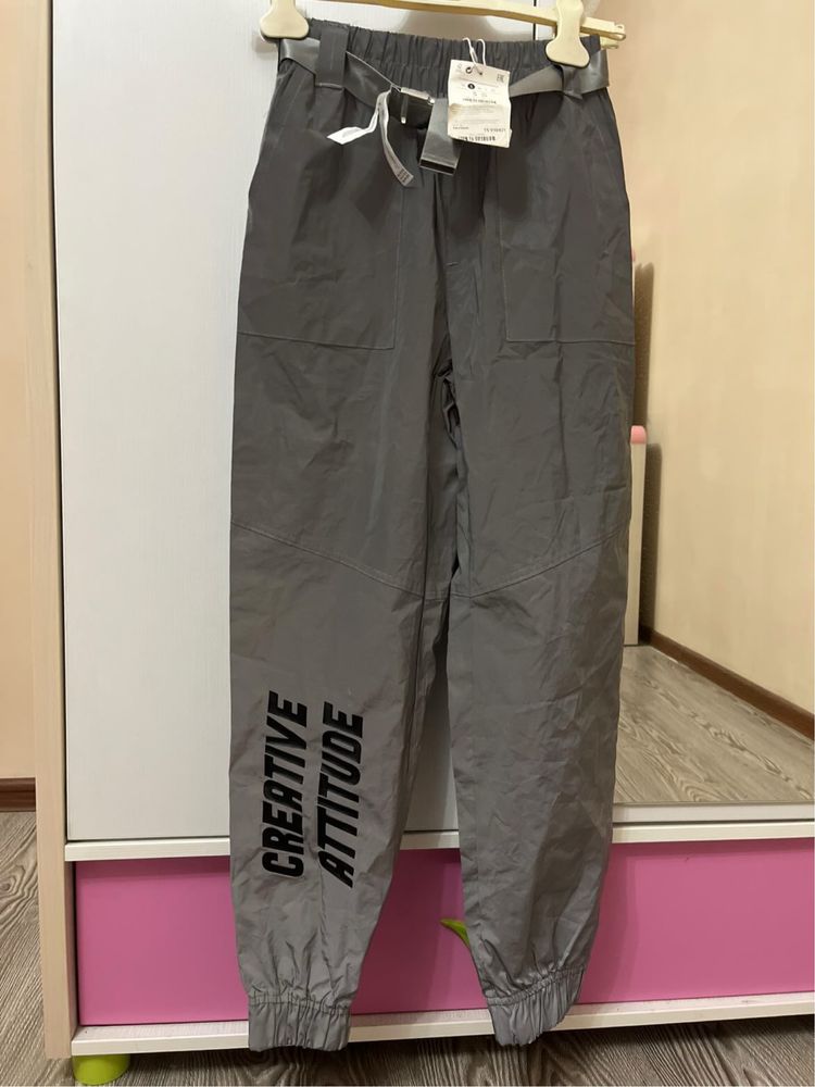 Брюки от Bershka.