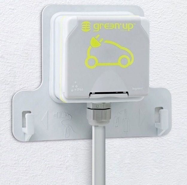Priza incarcare auto electric Legrand GreenUp 16A 230V 3.7kW IP55