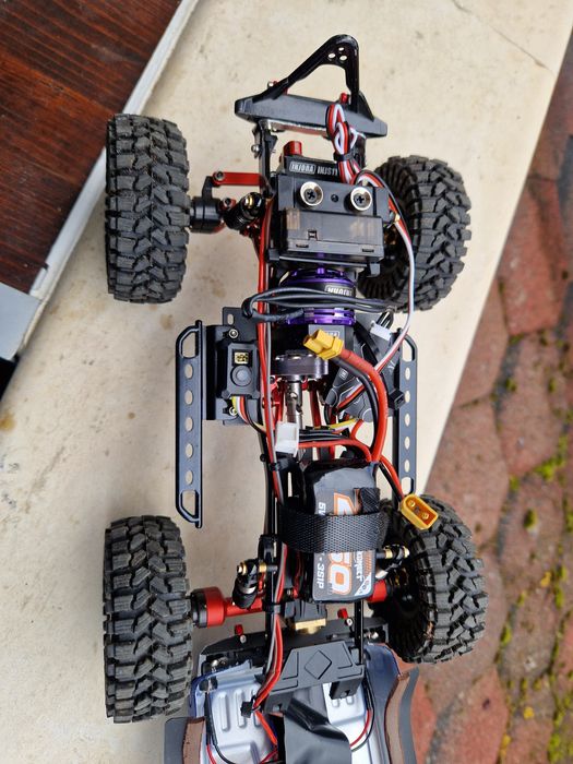 Микро катерач micro crawler Axial SCX24 full injora brushless