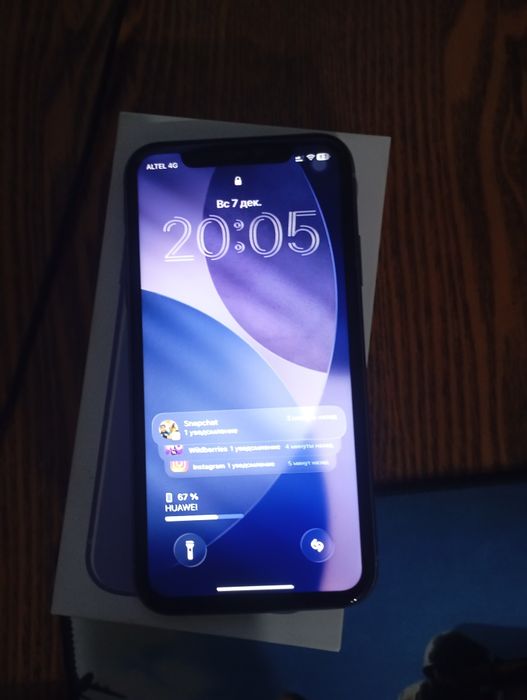 Продам айфон 11  с документами