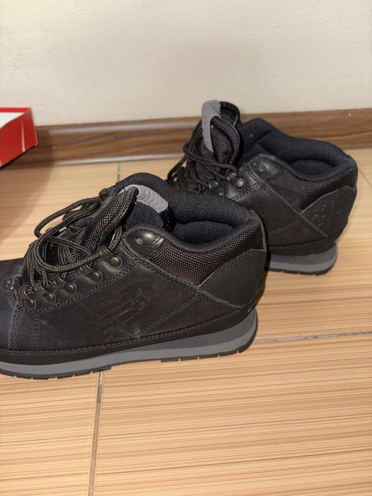 Adidasi New Balance, purtati o singura data.