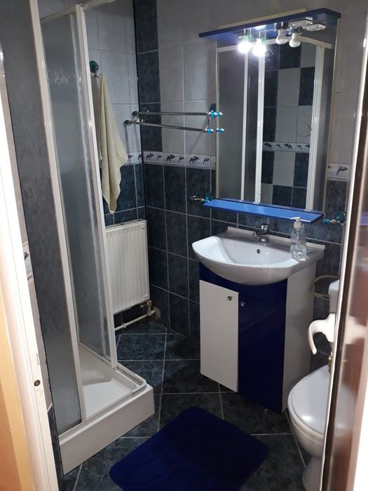 Închiriez garsoniera  1100 lei