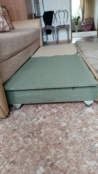 Продам б/у диван в отличном состоянии