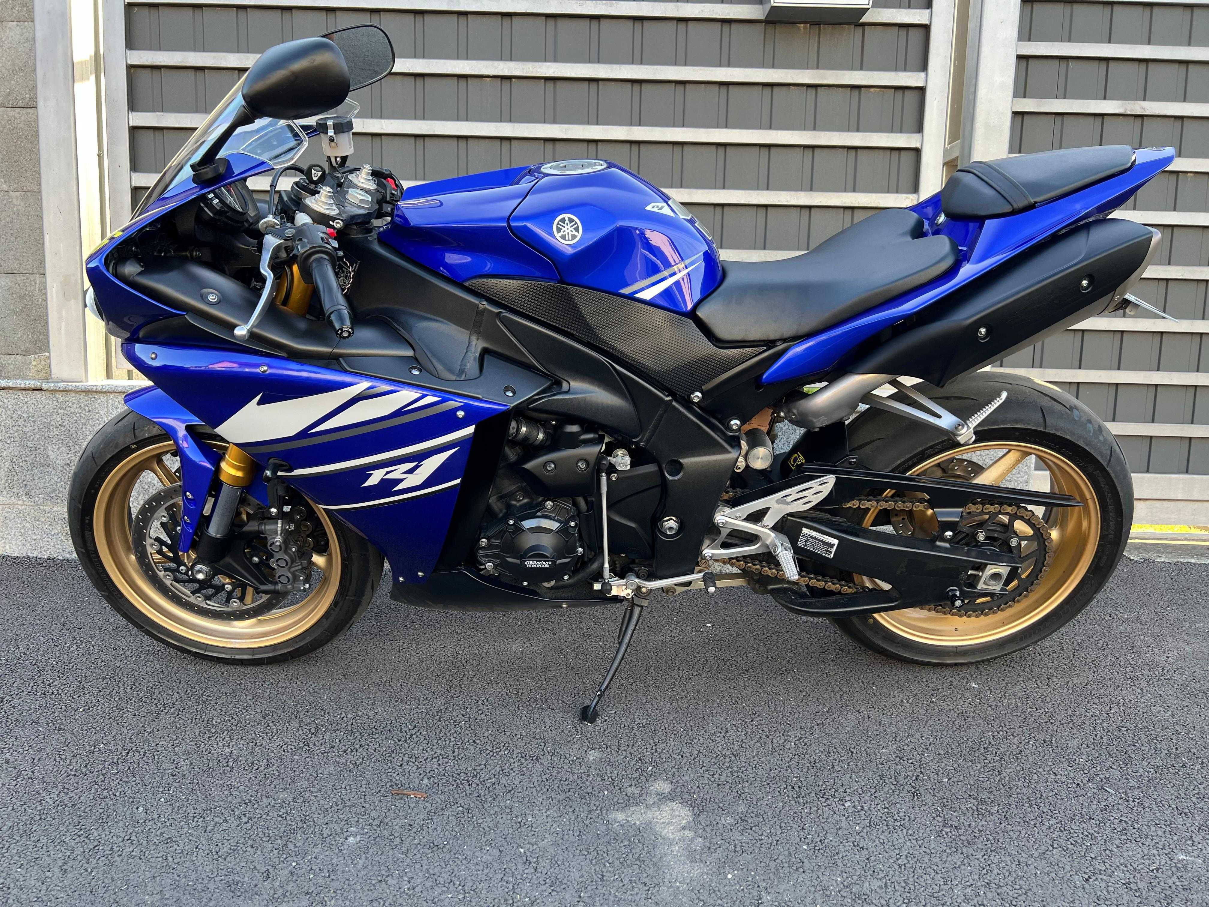 Yamaha r1 rn22 bigbang 2011 Crossplane