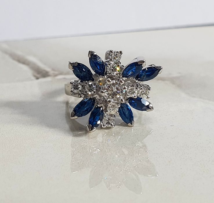 Inel din aur alb de 18K cu diamante naturale și topaz albastru