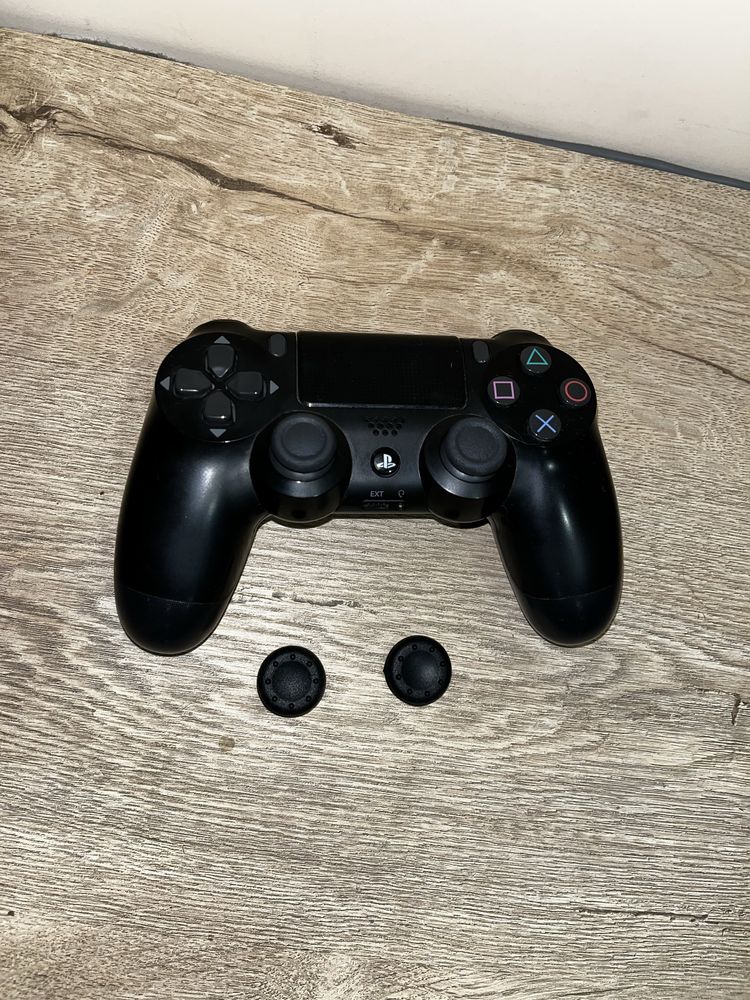 PlayStaytion 4 Slim + 2 контролера