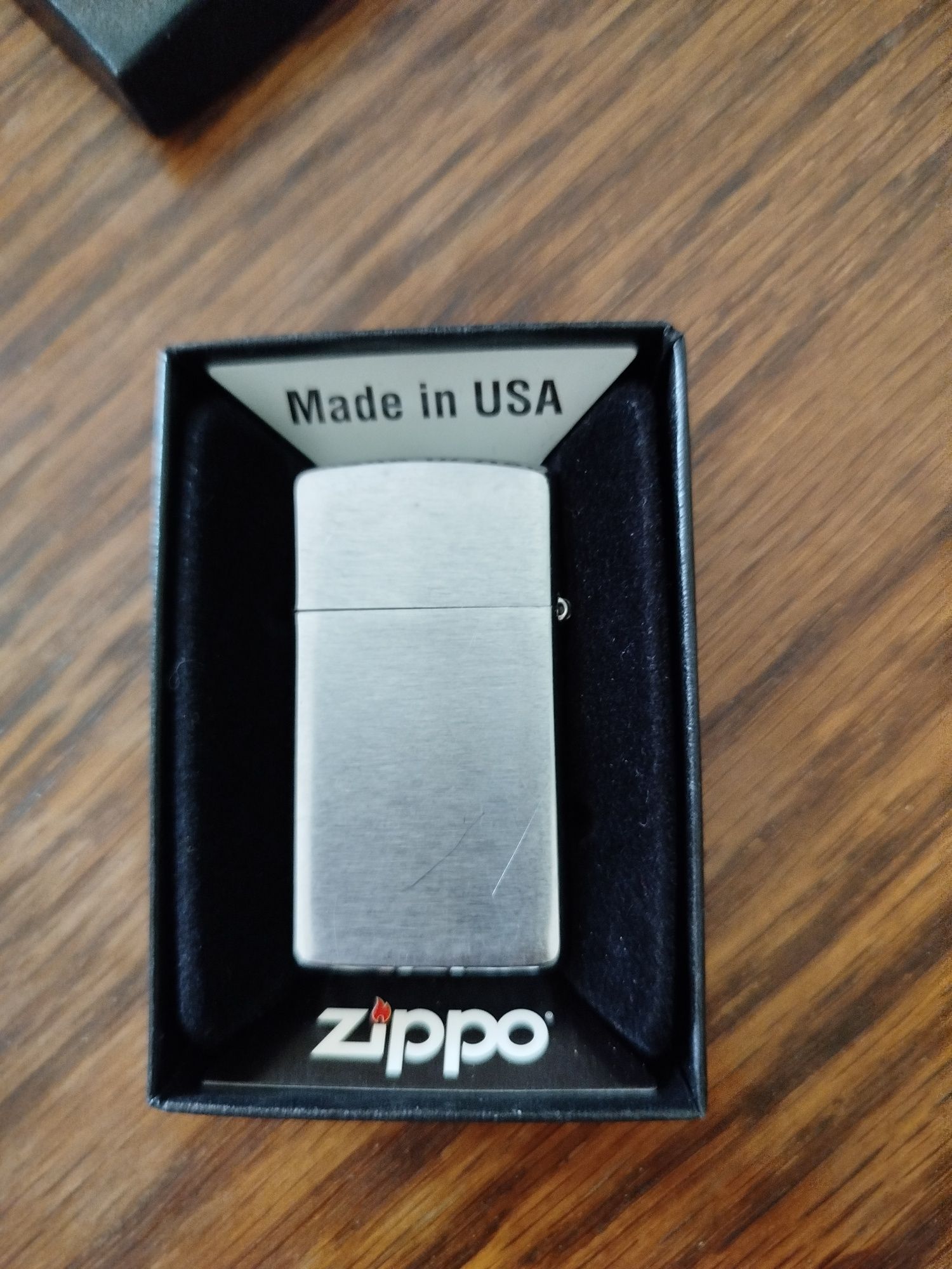 Продавам дамско ZIPPO