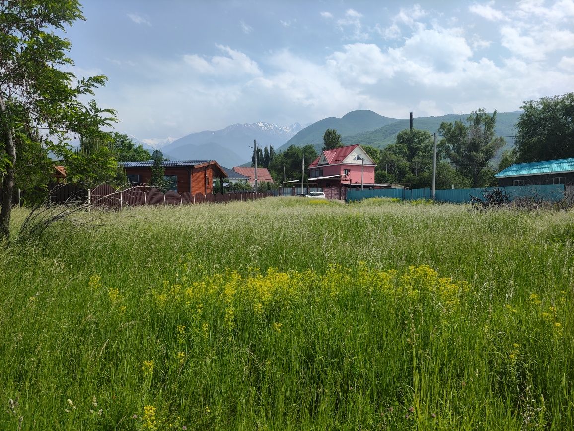 Продаётся участок в селе Алмалык