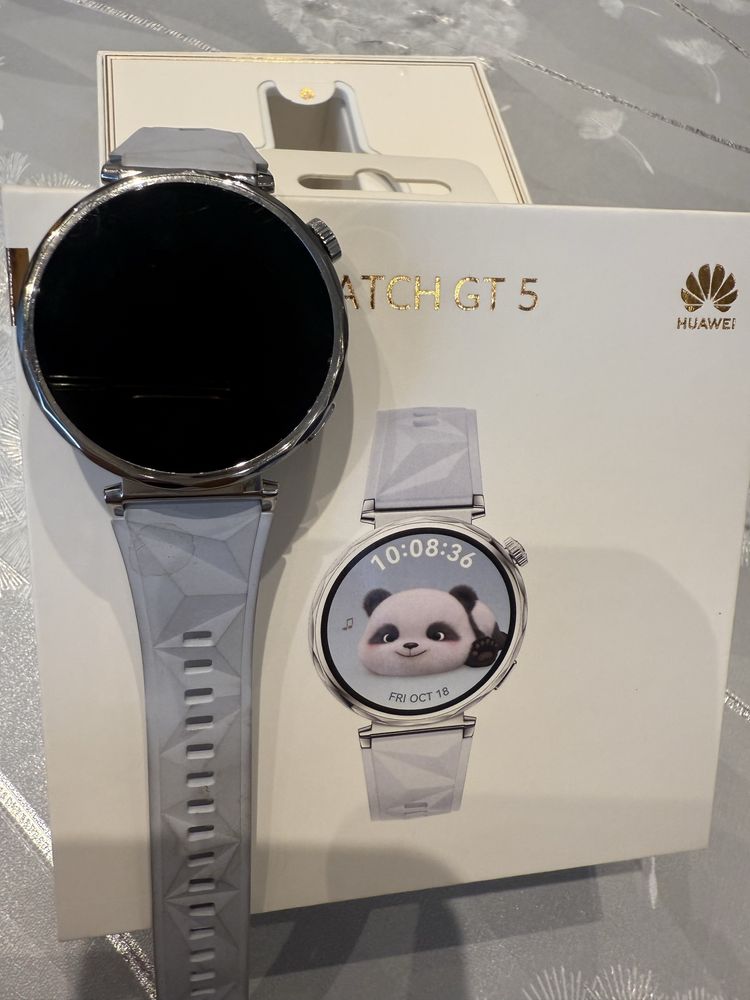 Часовник Huawei watch GT5 с дълга оставаща гаранция