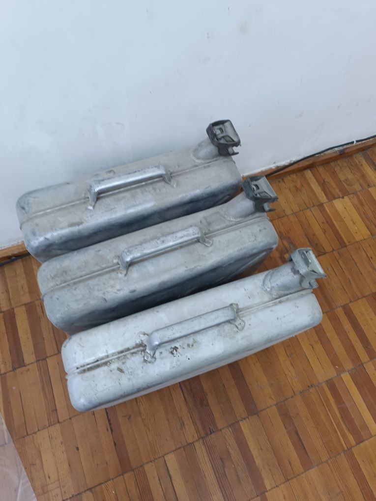 Продам канистры 20-10