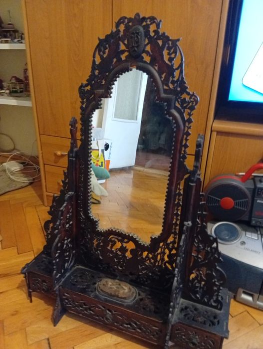 Veche oglindă croitorie