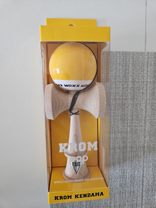 Kendama Krom Pop LOL sticky lucios galben, nou (curier)
