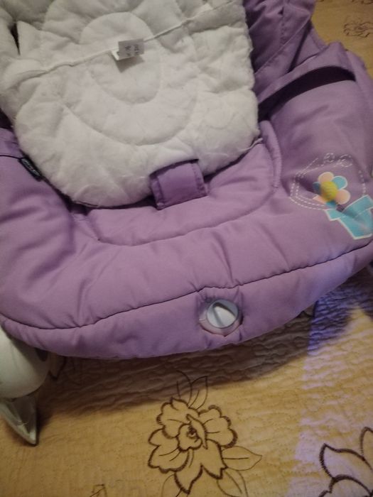 Balansoar cu vibrați, și leagăn.